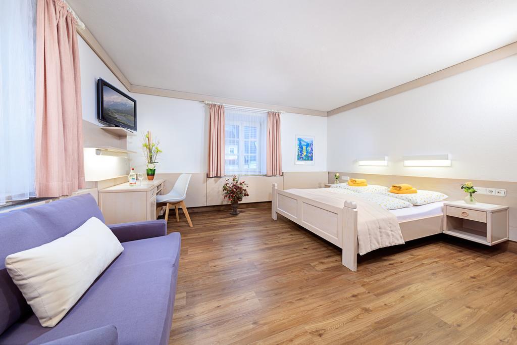 Hotel Garni Zur Laute 민델하임 외부 사진